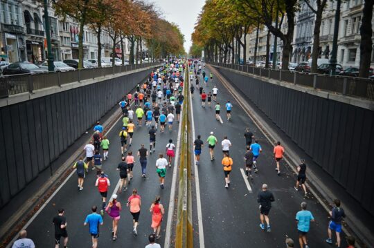 Cross-Training steigert Leistung, fördert Langlebigkeit und bringt Abwechslung ins Training. Tipps für Spaß und Erfolg im Sport!