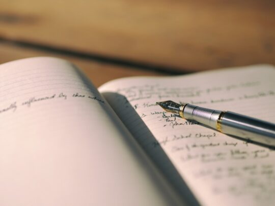 Journaling - Wie Schreiben Athleten mental stärkt: Erkenntnisse aus dem Podcast "Smarte Leben" und Tipps für Sportler und Trainer.