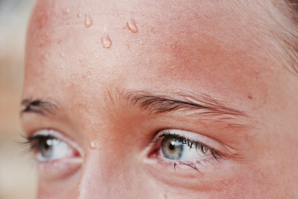 Optimale Hydration: Erfahren Sie, wie Flüssigkeiten, Elektrolyte und Salz Ihre Gesundheit und Leistung je nach Lebensstil beeinflussen.