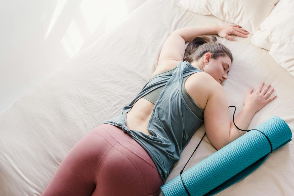 REM-Schlaf ist entscheidend für mentale Stärke, emotionale Balance und Bewegungslernen – ein unterschätzter Erfolgsfaktor für Sportler. Wer ihn optimiert, steigert Leistung und Regeneration auf neuem Level.