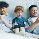 Handy & Sport: Wie exzessiver Konsum Leistung, Schlaf & Haltung gefährdet – und was du für mehr Fokus & Erholung tun kannst.