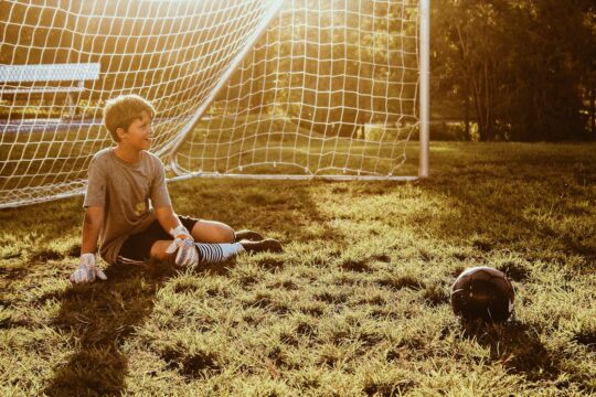 Wie Coaches durch aktives Zuhören echte Verbindung zu Athlet:innen schaffen – jenseits von Tipps und Lösungen.
